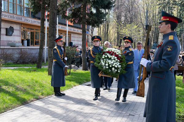 Gubkin University faculty members and students held a meeting on the occasion of the 77th anniversary of the Victory in the Great Patriotic War